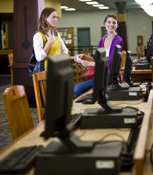Women in a computre room